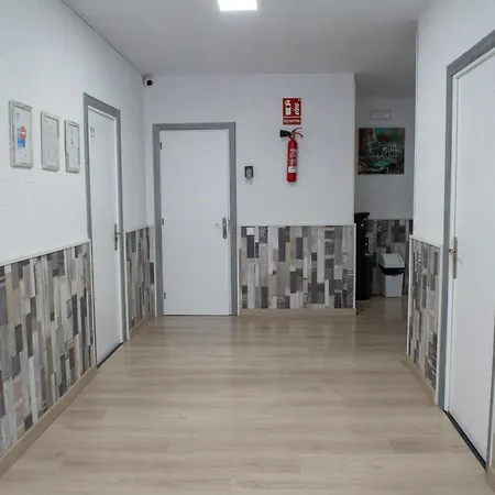 Restaurante Avenida De Madrid 게스트하우스 2*