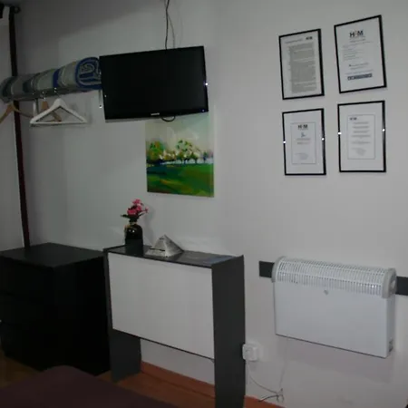 Guest house Restaurante Avenida De Madrid 2*