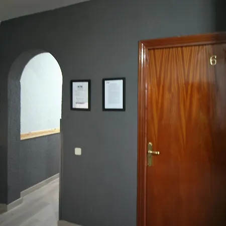 Restaurante Avenida De Madrid Konukevi 2*