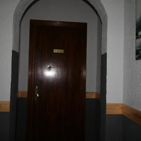 Guest house Restaurante Avenida De Madrid 2*