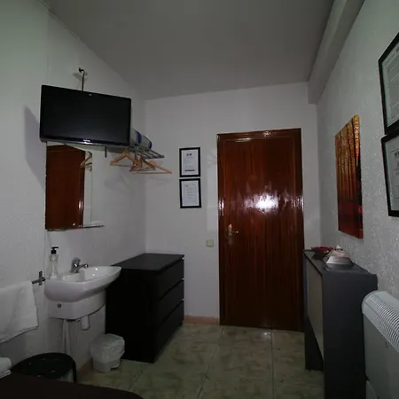 Restaurante Avenida De Madrid Guest house 2*
